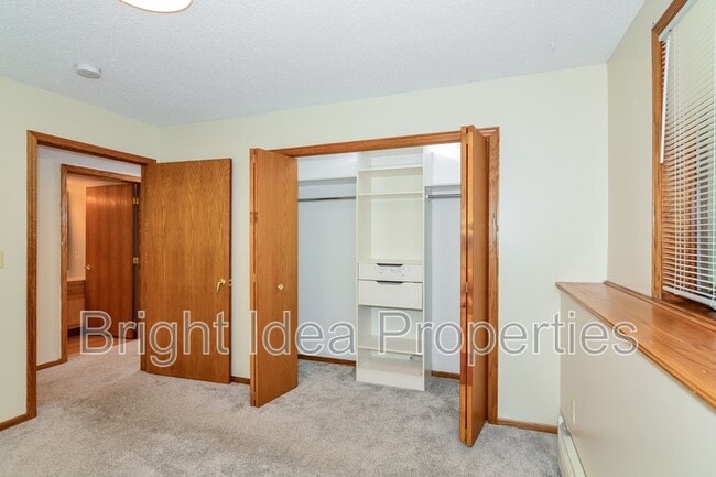 Building Photo - 622 Pleasant Dr