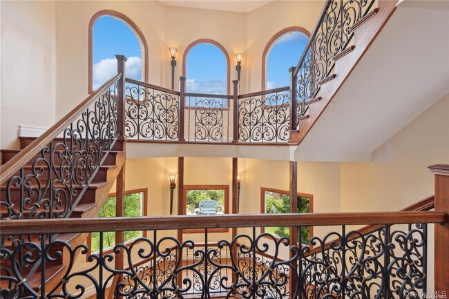 Building Photo - 13 Seatuck Ln