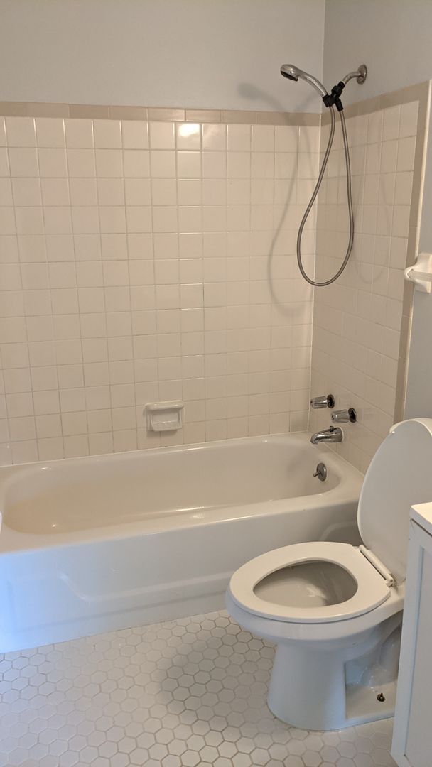 Building Photo - Walking distance to the Gulch & Music row!