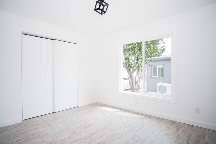 Building Photo - 2319 Shoredale Ave