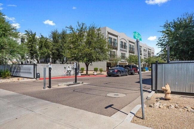 Building Photo - 7842 N 20th Glen