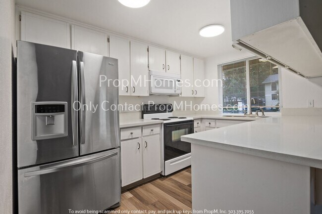 Building Photo - Three Bedroom Ranch In Central Hillsboro w/ Large Fenced Yard!