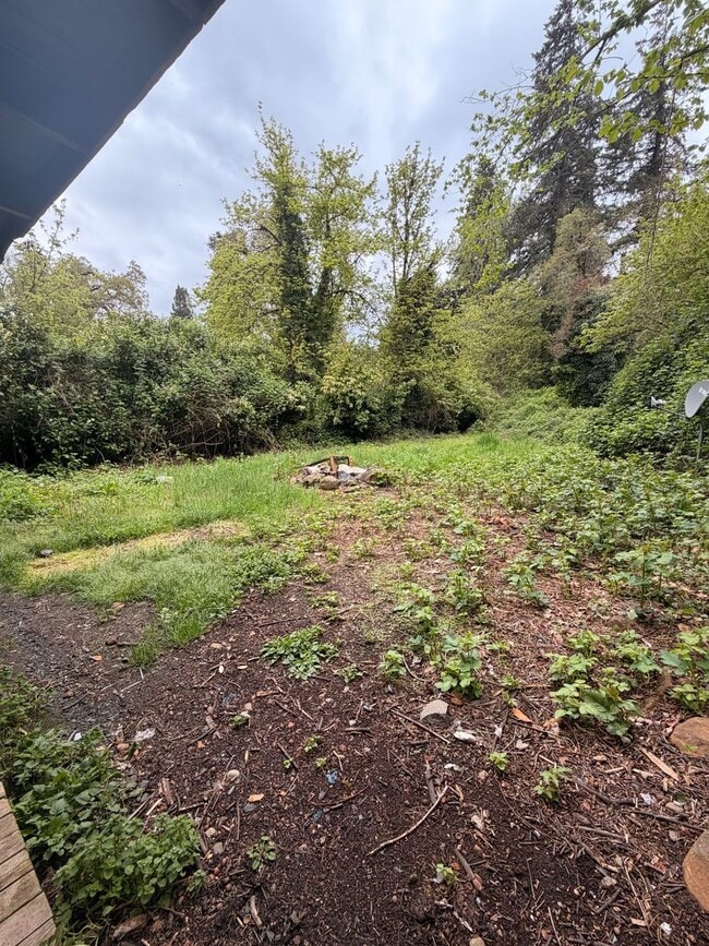 Building Photo - Fully Remodeled 3-Bedroom apartment