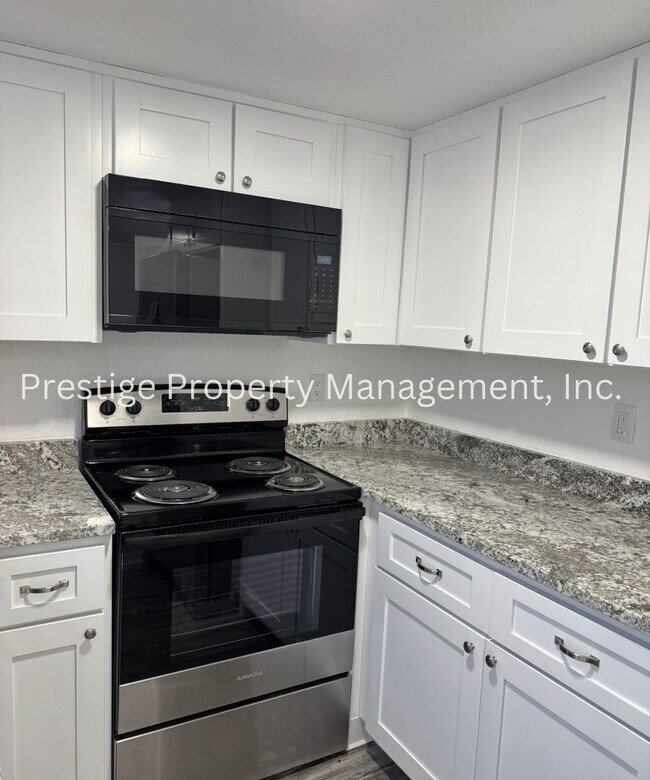 Building Photo - Newly Remodeled Southwest Gem W/ Pool