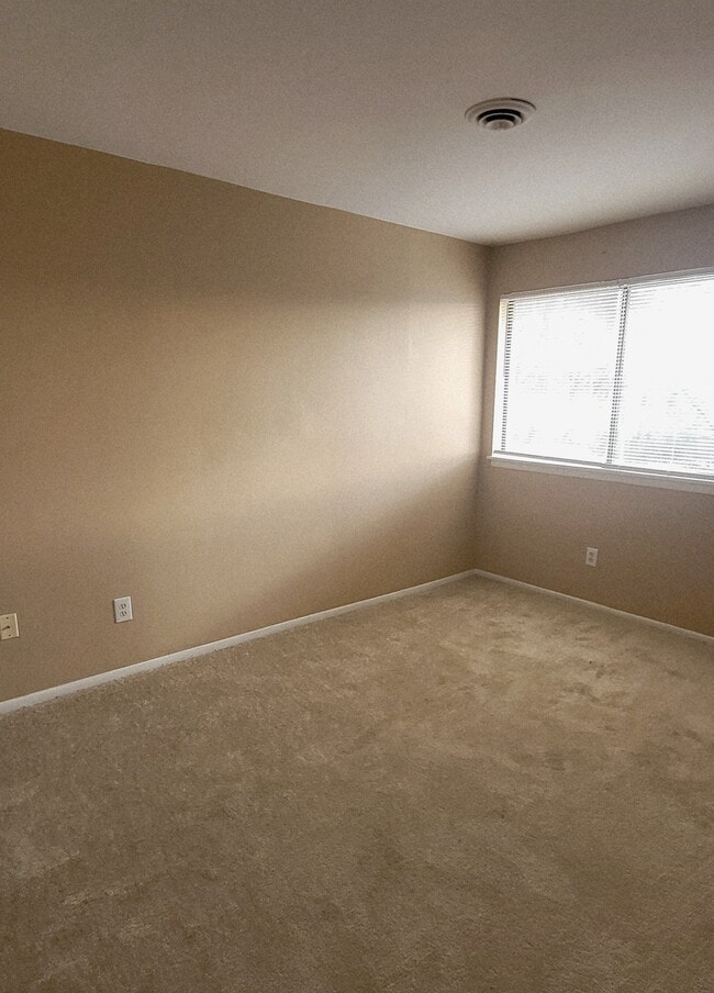 Building Photo - 1701 Fountain Rock Way