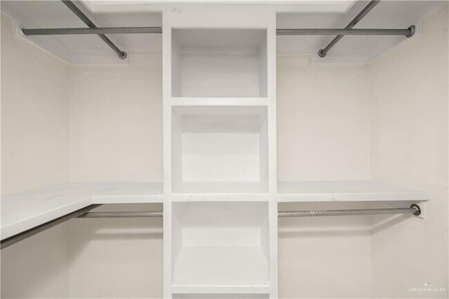 Building Photo - 3036 Scottland Dr