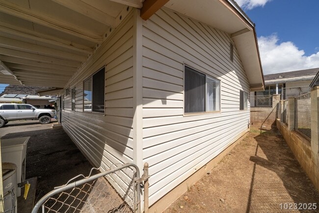 Building Photo - Versatile 3-Bedroom Home with Extended Spa...