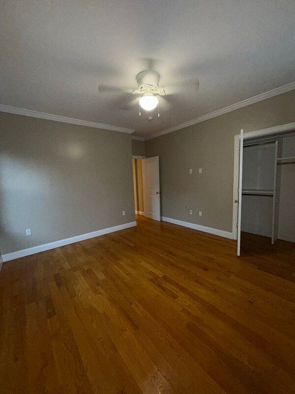 Building Photo - 150 S 6th Ave