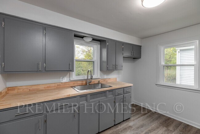 Building Photo - Charming 3-Bedroom Home with Walkout Basem...