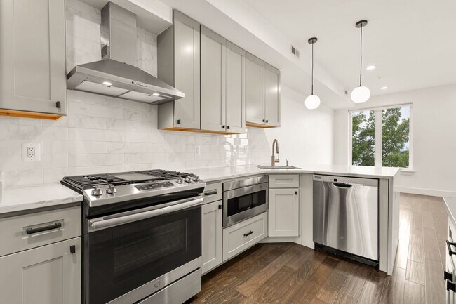 Building Photo - Beautiful 2 Bed/2 Bath in Petworth