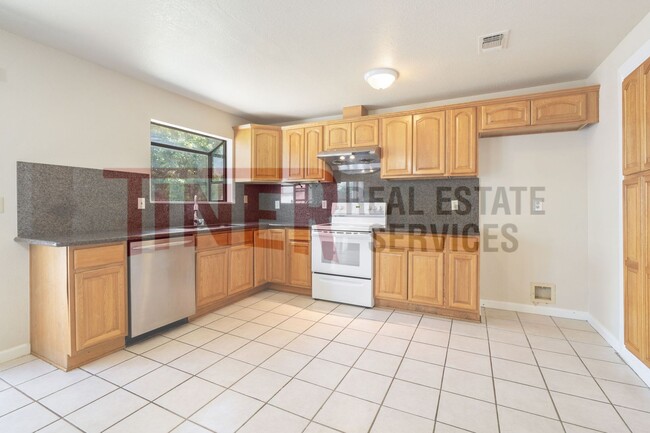 Building Photo - Spacious Home in Tiogawoods Neighborhood!