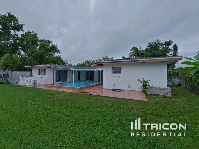 Building Photo - 6898 17th Ln N