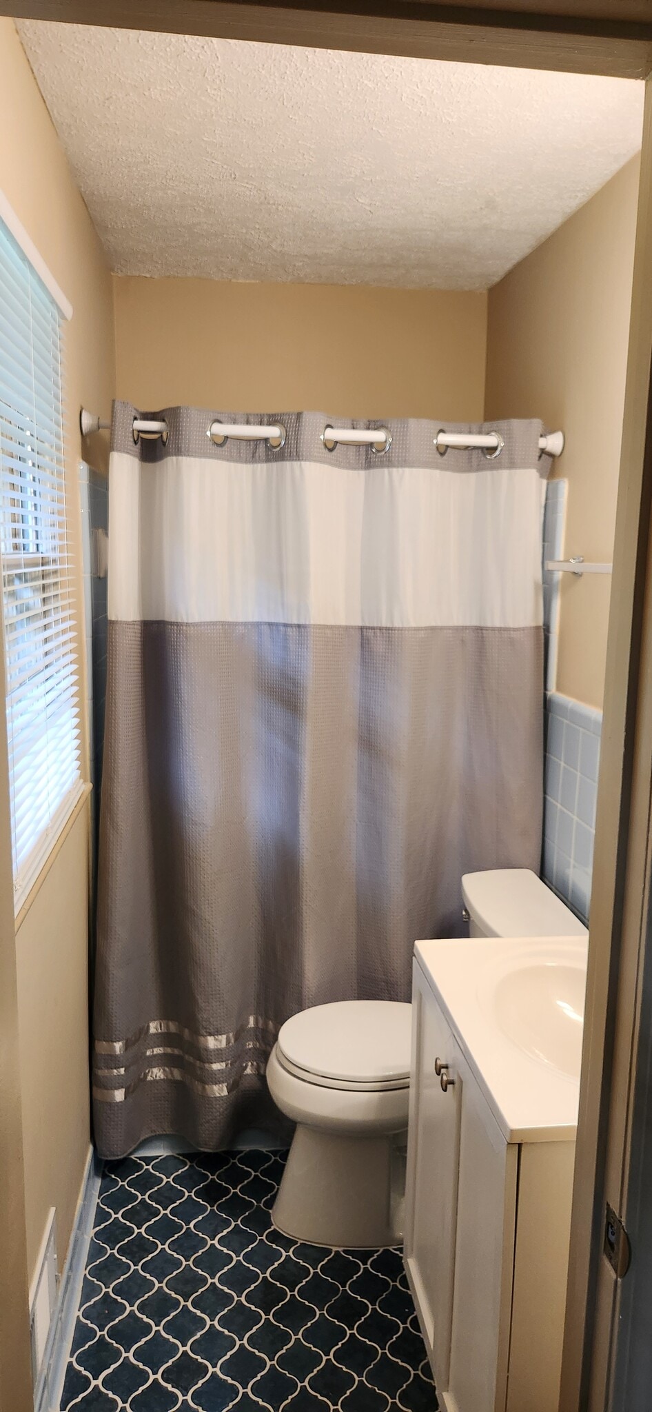 Master bathroom - 5787 Lorraine Dr