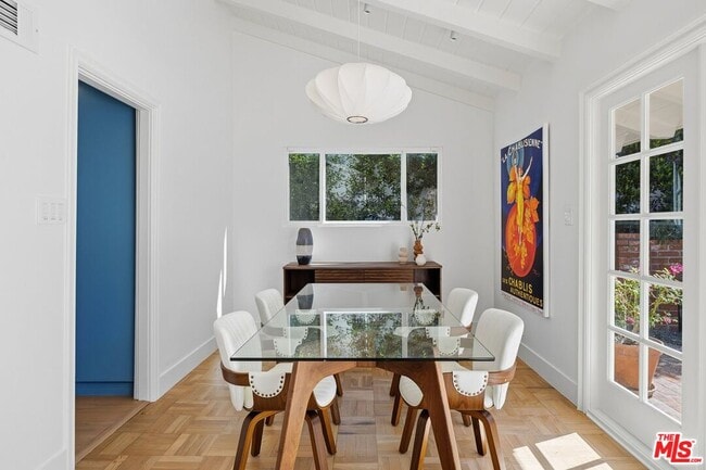 Building Photo - 864 Bienveneda Ave