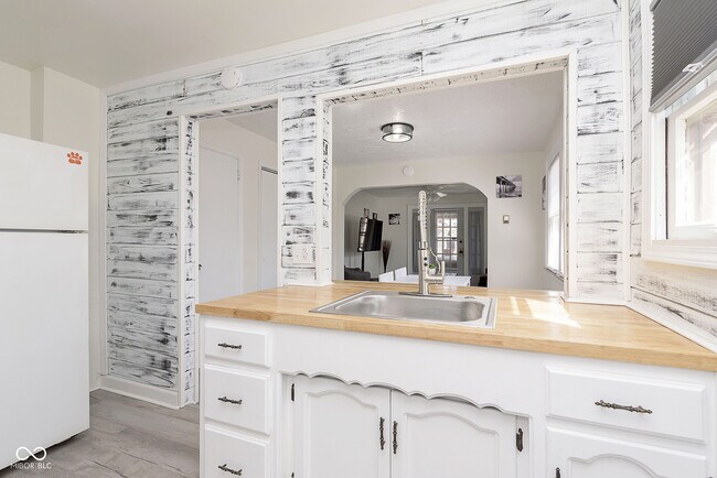 Building Photo - 5348 Winthrop Ave