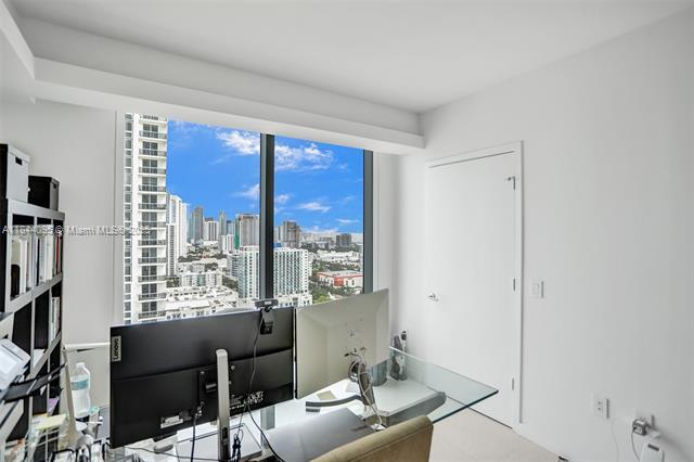 Building Photo - 460 NE 28th St