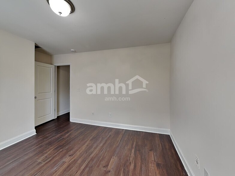 Building Photo - 2750 Freemont St