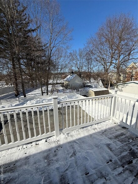 Building Photo - 24 St James Pl