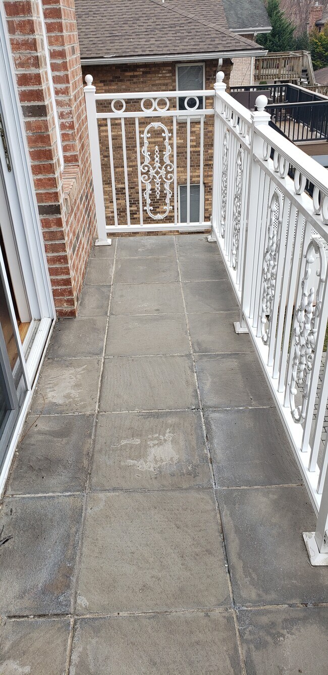 Balcony-Master BRM - 764 Edgewater Ave