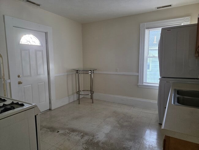 Building Photo - 209 Ash St