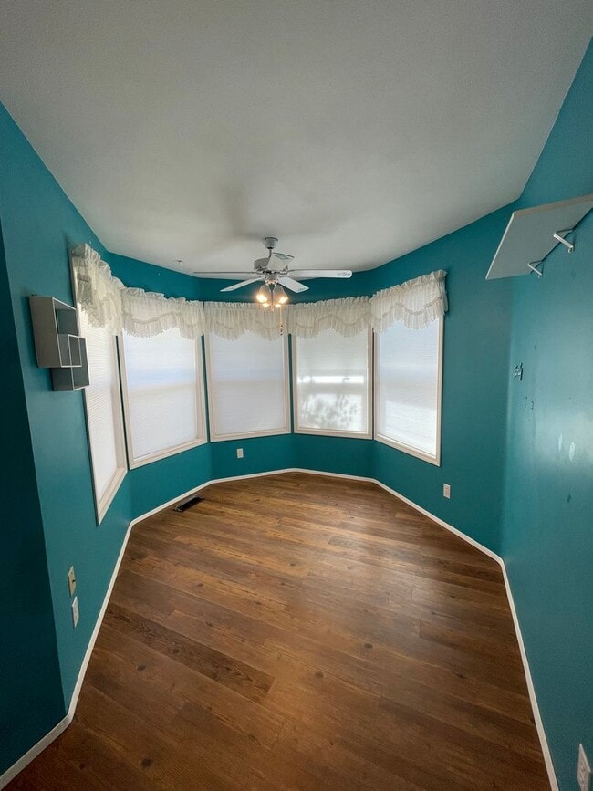 Building Photo - Beautiful 3 bed 2 bath - pets allowed! ***...