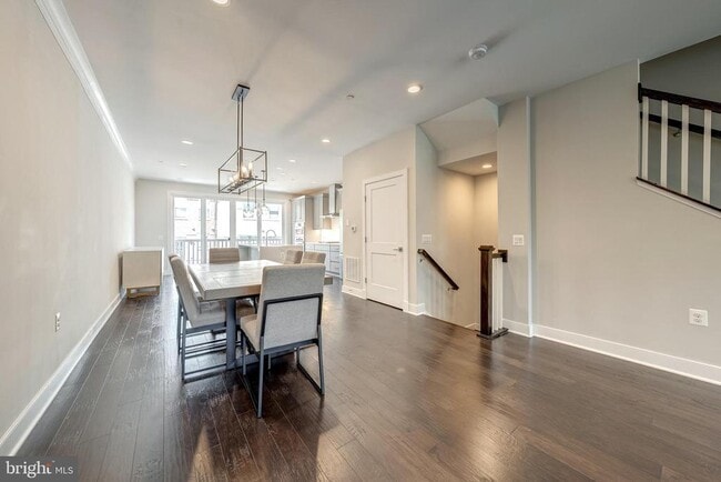 Building Photo - 10326 Grosvenor Pl