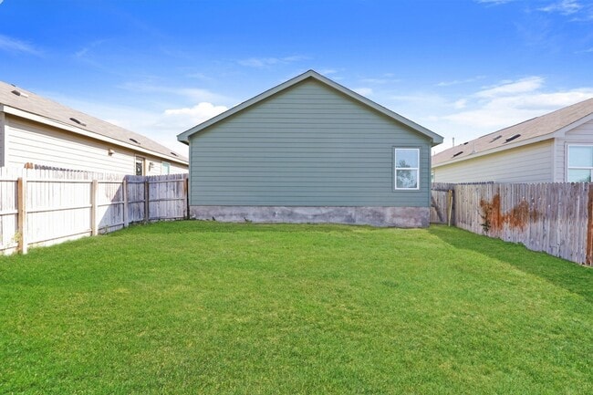 Building Photo - 13811 Weir Pl