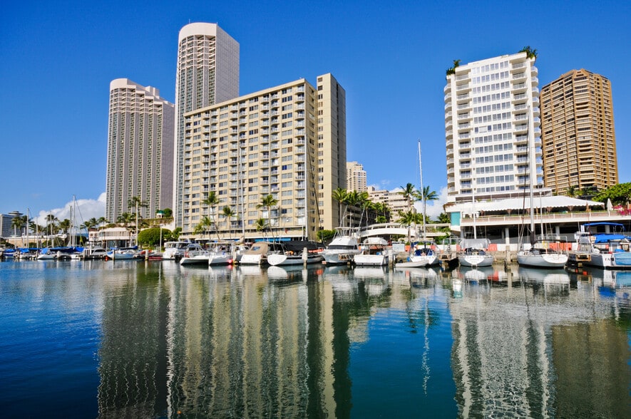 Close to yacht harbor & beach - 1765 Ala Moana Blvd