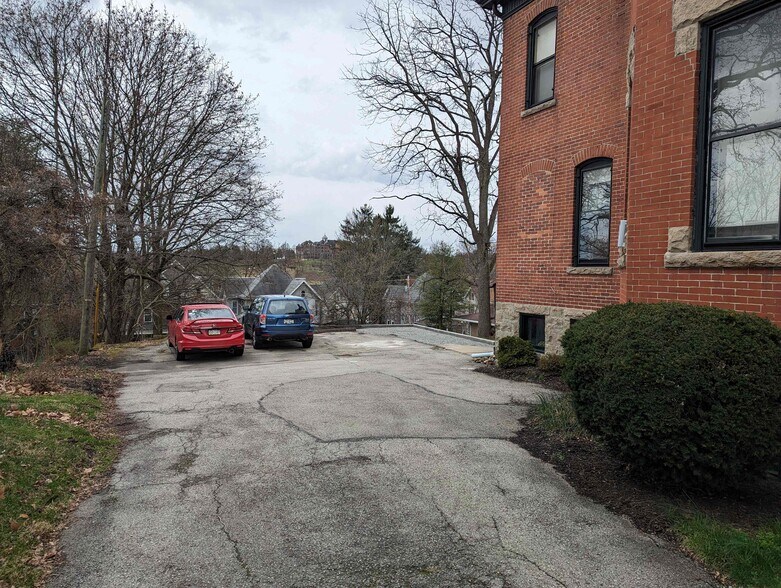 Parking Area2 - 402 N Main St