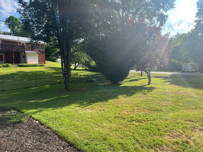 Building Photo - Beautiful one level home in JC!
