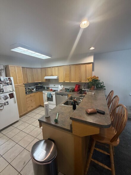 Spacious Kitchen - 2191 S Sherman St