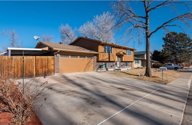 Building Photo - Updated 4 BD House in Sun Valley Estates!
