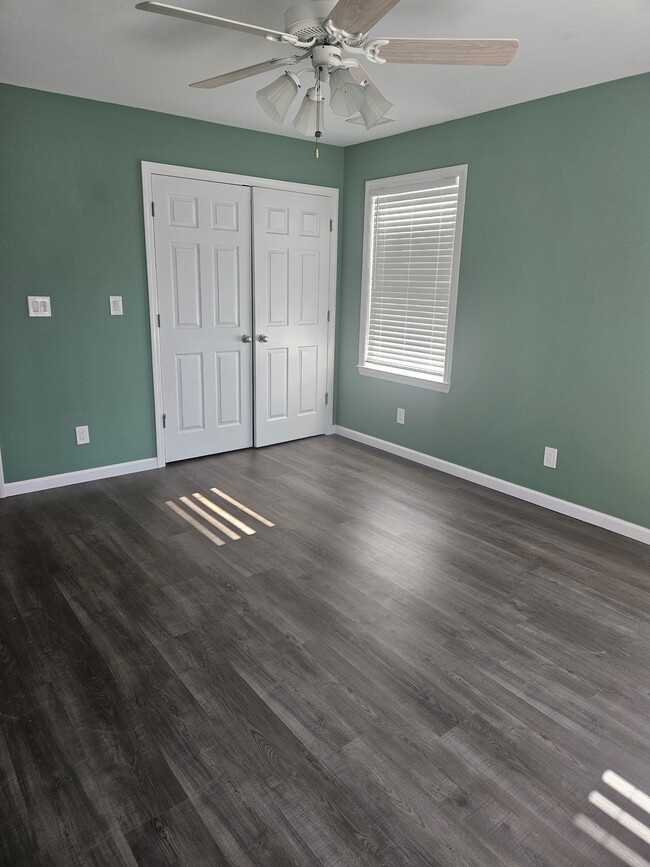 Building Photo - 11 Laurel Ave