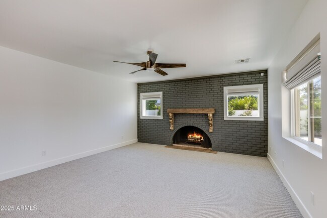 Building Photo - 4427 E Turney Ave