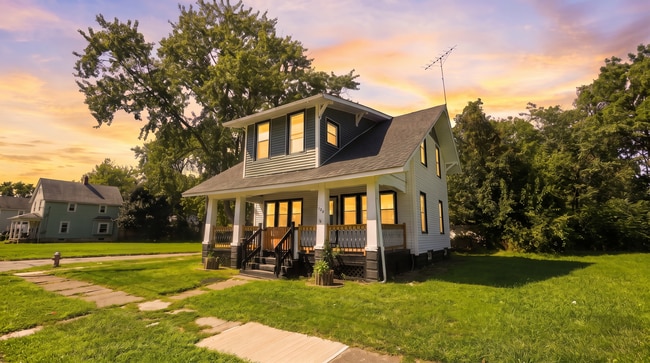 Building Photo - 120 W 25th St
