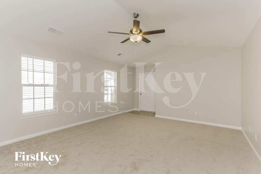 Building Photo - 5716 Henderson Oaks Dr