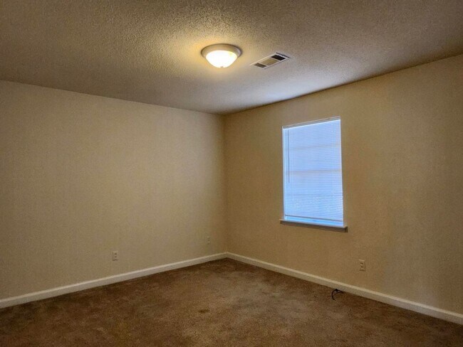 Building Photo - 4644-4648 Cary Lane