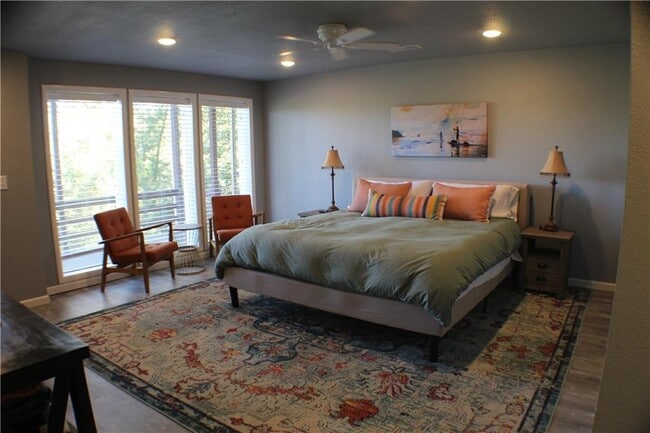 Building Photo - 4 Tilbury Ln