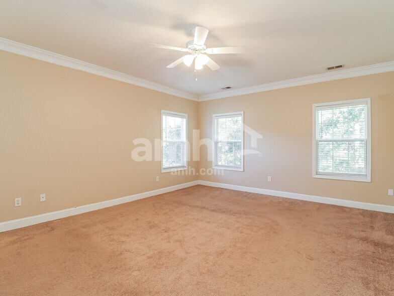 Building Photo - 12 Peregrine Dr