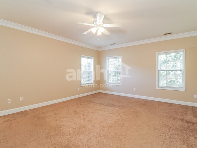 Building Photo - 12 Peregrine Dr