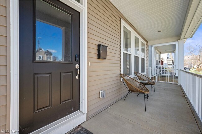 Building Photo - 2256 E 100th St