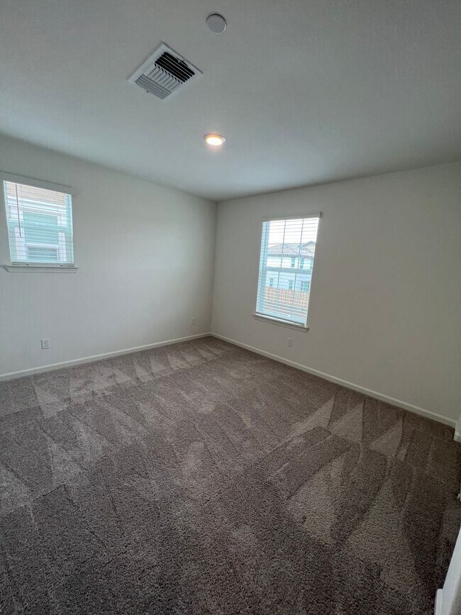 Building Photo - Beautiful 3 Bedroom Enclave at Folsom Ranch Home!