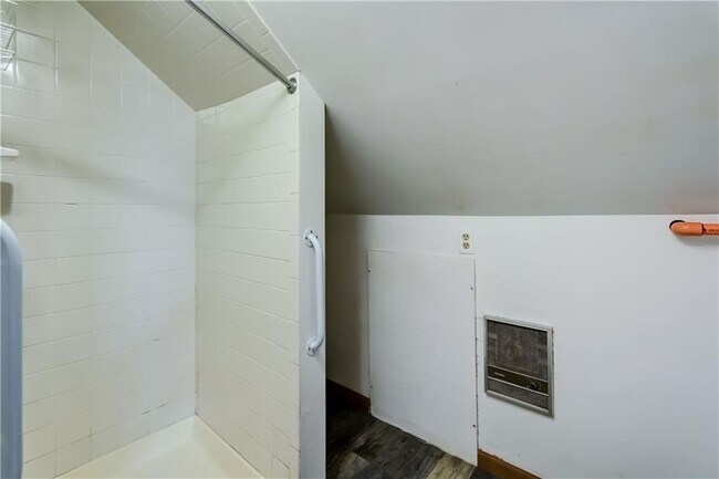 Building Photo - 45 Roseview Ave
