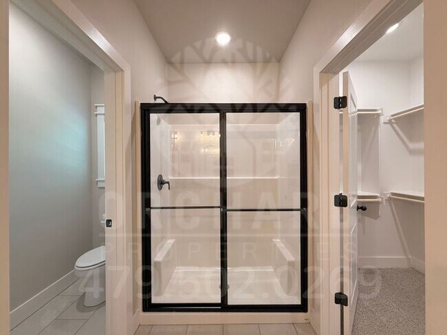 Building Photo - Bella Vista Single-Family Home- 3 Bed/ 2 Bath- Well-Designed Fernley Plan