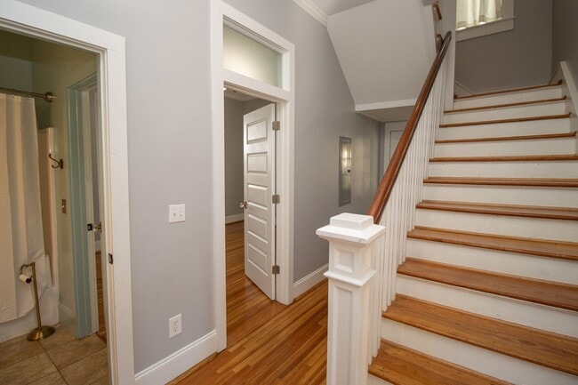 Building Photo - Immediate move-in! Short-term lease! Spacious 4BR/3BA Home Near USC!