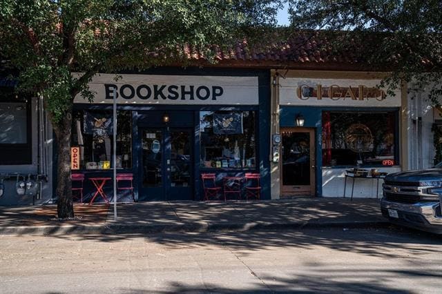 Building Photo - 600 Melba St