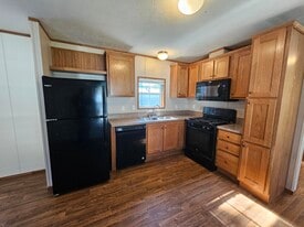 Building Photo - 16 Woodside Ln