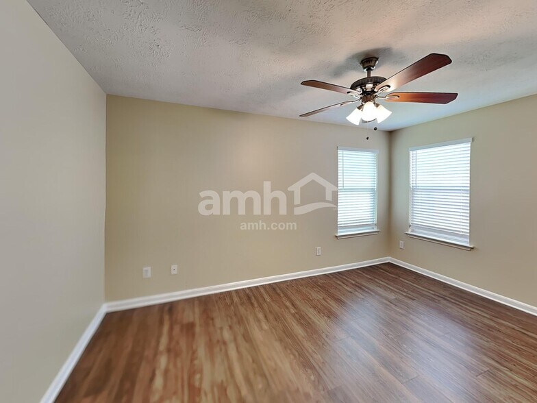 Building Photo - 11010 Heather Bluff Ln