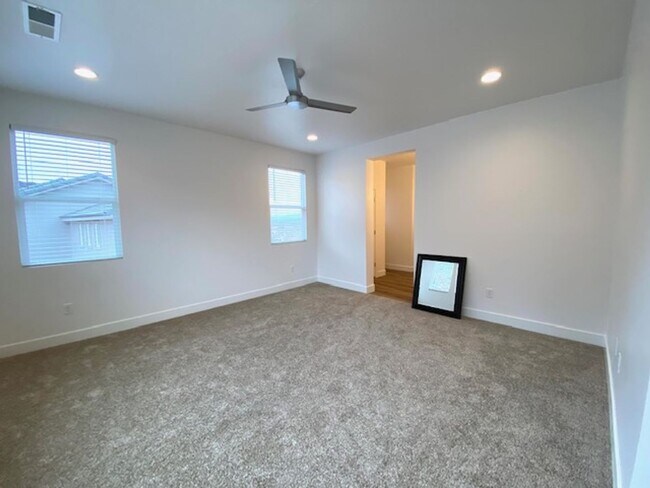Building Photo - 438 N Stone Mountain Dr