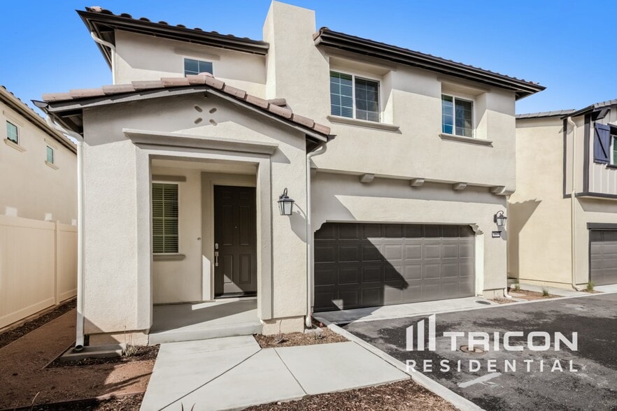 Primary Photo - 31673 Rosetta St